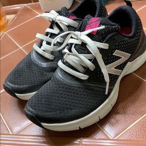 Like New Black New Balance Tennis Shoes